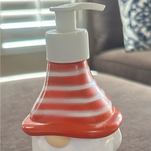 Knome Soap Dispenser - Picture 2 of 4